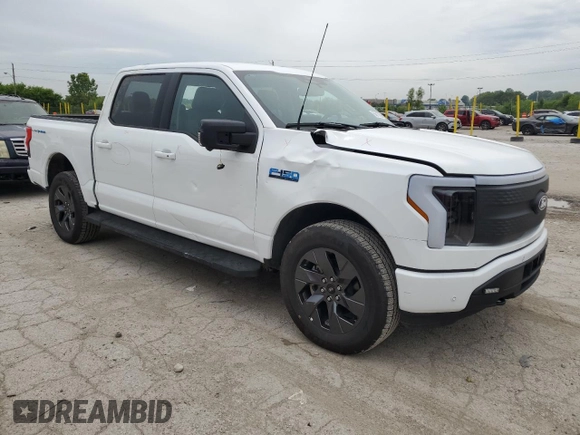 2024 Ford F-150 Lightning Flash z VIN 1FT6W3L77RWG28974, wystawiony jako Copart lot #60819395 z przebiegiem 7 025 mil mil oraz Szkoda całkowita • Salvage title. Historia ofert i sprzedaży dostępna na DreamBid. Obrazek 4.