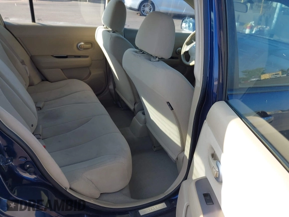 2009 Nissan Versa S z VIN 3N1BC13E19L353170, wystawiony jako IAAI lot #41493381 z przebiegiem 135 765 mil mil oraz . Historia ofert i sprzedaży dostępna na DreamBid. Obrazek 8.