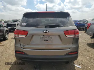 2017 Kia Sorento LX z VIN 5XYPG4A33HG329565, wystawiony jako Copart lot #56871105 z przebiegiem 92 652 mil mil oraz Szkoda całkowita • Salvage title. Historia ofert i sprzedaży dostępna na DreamBid. Obrazek 6.