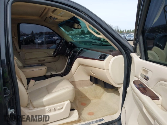 2007 Cadillac Escalade ESV with VIN 1GYFK66857R214812, listed as a IAAI auction lot 41497739 with 188,884 mi miles. Bid and sale history available at carsss.com. Image 5.