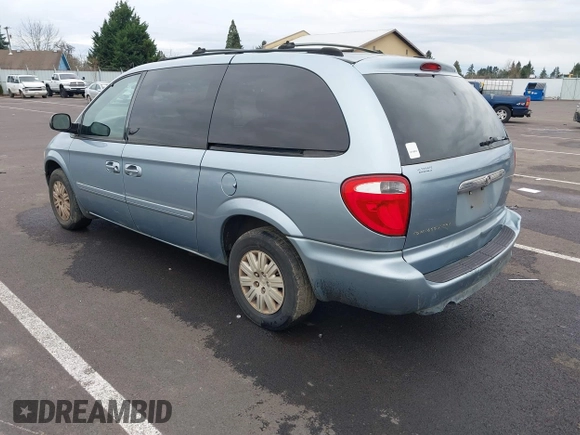 2005 Chrysler Town & Country LX with VIN 2C4GP44R85R192517, listed as a IAAI auction lot 41833718 with 223,663 mi miles. Bid and sale history available at carsss.com. Image 3.