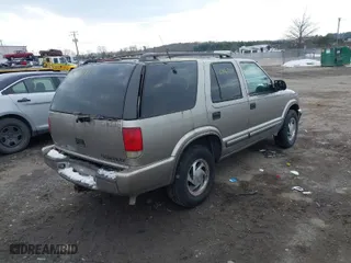 2001 Chevrolet Blazer LT with VIN 1GNDT13W212161414, listed as a IAAI auction lot 41416231 with 117,172 mi miles. Bid and sale history available at carsss.com. Image 4.