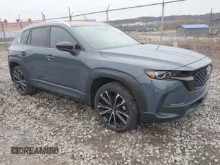 2024 Mazda CX-50 S Premium Plus z VIN 7MMVABEMXRN240926, wystawiony jako IAAI lot #41887864 z przebiegiem 5 518 mil mil oraz . Historia ofert i sprzedaży dostępna na DreamBid. Obrazek 1.