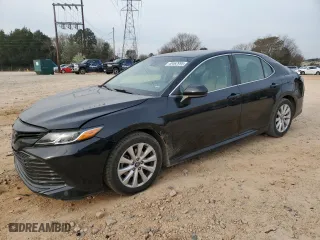 2018 Toyota Camry LE with VIN 4T1B11HK5JU586735, listed as a Copart auction lot 48462995 with 117,854 mi miles and Salvage Title. Bid and sale history available at carsss.com. Image 1.