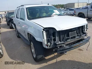 2011 GMC Yukon SLT with VIN 1GKS1CE03BR347941, listed as a IAAI auction lot 41637343 with 198,830 mi miles. Bid and sale history available at carsss.com. Image 1.