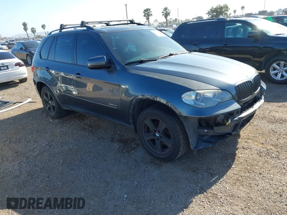 2013 BMW X5 xDrive35i z VIN 5UXZV4C56D0G57030, wystawiony jako IAAI lot #42267366 z przebiegiem 174 381 mil mil oraz . Historia ofert i sprzedaży dostępna na DreamBid. Obrazek 1.