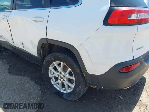 2016 Jeep Cherokee Latitude with VIN 1C4PJMCS3GW133617, listed as a IAAI auction lot 42049206 with 155,056 mi miles. Bid and sale history available at carsss.com. Image 17.