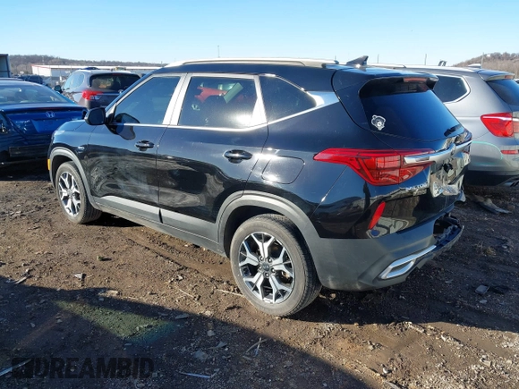 2021 Kia Seltos EX z VIN KNDERCAA3M7105522, wystawiony jako IAAI lot #41416520 z przebiegiem 93 412 mil mil oraz . Historia ofert i sprzedaży dostępna na DreamBid. Obrazek 3.