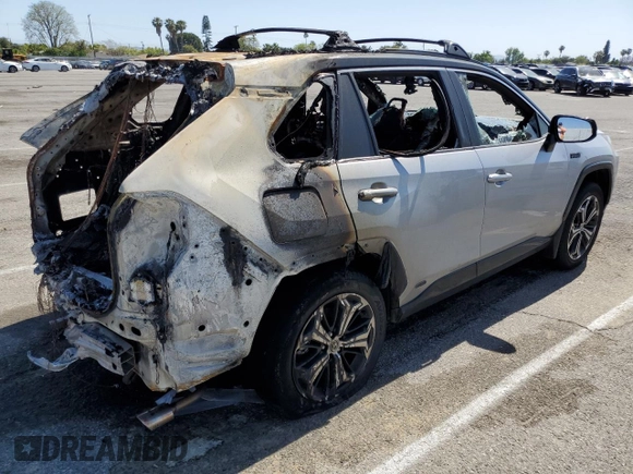 2024 Toyota RAV4 XSE z VIN JTMFB3FV2RD213319, wystawiony jako Copart lot #57088405 z przebiegiem Nie podano mil oraz Szkoda całkowita • Salvage title. Historia ofert i sprzedaży dostępna na DreamBid. Obrazek 3.