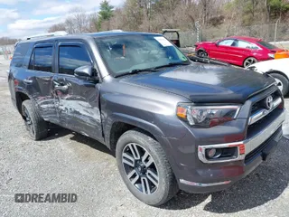 2017 Toyota 4Runner SR5 z VIN JTEBU5JR9H5415822, wystawiony jako IAAI lot #41806456 z przebiegiem 129 585 mil mil oraz . Historia ofert i sprzedaży dostępna na DreamBid. Obrazek 1.