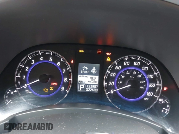 2014 Infiniti QX70 with VIN JN8CS1MW9EM413406, listed as a IAAI auction lot 40269302 with 123,957 mi miles and . Bid and sale history available at DreamBid. Image 7.
