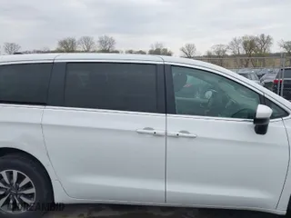 2023 Chrysler Pacifica Hybrid Touring L with VIN 2C4RC1L74PR540870, listed as a IAAI auction lot 42056528 with 46,940 mi miles. Bid and sale history available at carsss.com. Image 14.