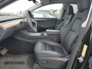 2023 Tesla Model Y Long Range z VIN 7SAYGDEE0PF869710, wystawiony jako Copart lot #52885365 z przebiegiem 13 919 mil mil oraz Szkoda całkowita • Salvage title. Historia ofert i sprzedaży dostępna na DreamBid. Obrazek 7.