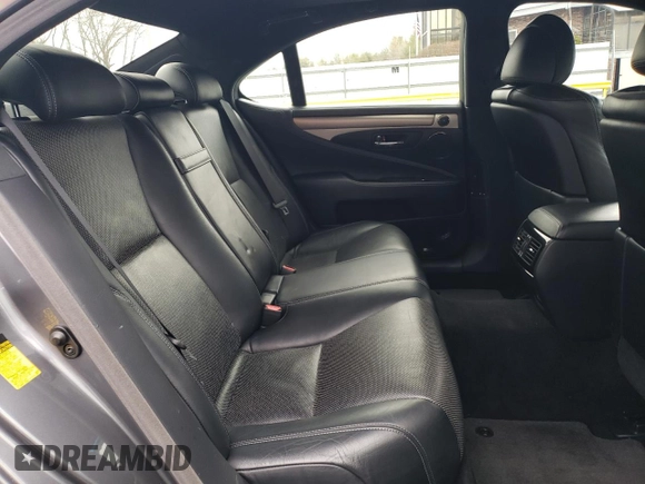 2013 Lexus LS 460 z VIN JTHCL5EF2D5016402, wystawiony jako Copart lot #50874525 z przebiegiem 104 131 mil mil oraz Czysty tytuł • Clean title. Historia ofert i sprzedaży dostępna na DreamBid. Obrazek 10.