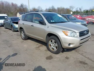 2008 Toyota RAV4 with VIN JTMBD33V685207304, listed as a IAAI auction lot 42077911 with 246,172 mi miles. Bid and sale history available at carsss.com. Image 1.