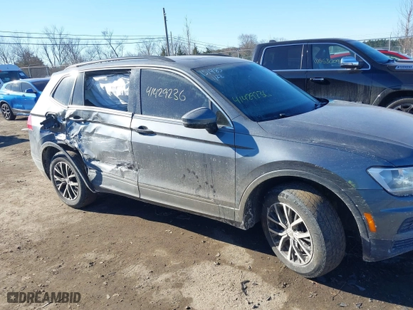 2019 Volkswagen Tiguan SE with VIN 3VV2B7AX4KM013634, listed as a IAAI auction lot 41429236 with 133,492 mi miles. Bid and sale history available at carsss.com. Image 13.