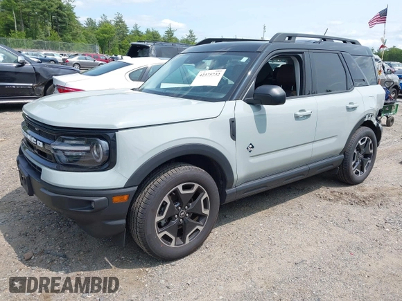 2023 Ford Bronco Sport Outer Banks z VIN 3FMCR9C64PRD05448, wystawiony jako IAAI lot #42375732 z przebiegiem 53 538 mil mil oraz . Historia ofert i sprzedaży dostępna na DreamBid. Obrazek 2.