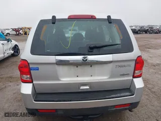 2011 Mazda Tribute Sport with VIN 4F2CY9C7XBKM01050, listed as a IAAI auction lot 41433870 with 122,287 mi miles. Bid and sale history available at carsss.com. Image 16.