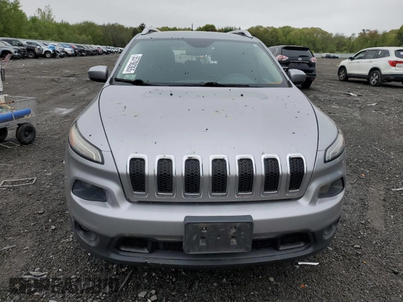 2015 Jeep Cherokee Latitude z VIN 1C4PJMCB0FW745742, wystawiony jako Copart lot #55798365 z przebiegiem 88 575 mil mil oraz Czysty tytuł • Clean title. Historia ofert i sprzedaży dostępna na DreamBid. Obrazek 5.