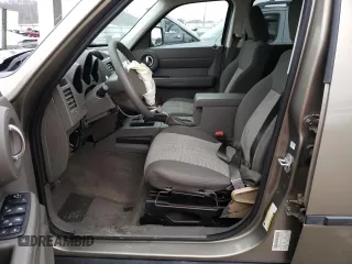2007 Dodge Nitro SXT with VIN 1D8GT28K97W583734, listed as a Copart auction lot 44925945 with 75,503 mi miles and Non Repairable. Bid and sale history available at carsss.com. Image 7.