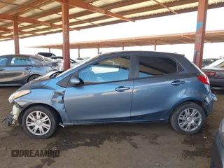 2014 Mazda 2 Sport z VIN JM1DE1KZ3E0172194, wystawiony jako IAAI lot #42305715 z przebiegiem 154 050 mil mil oraz . Historia ofert i sprzedaży dostępna na DreamBid. Obrazek 14.