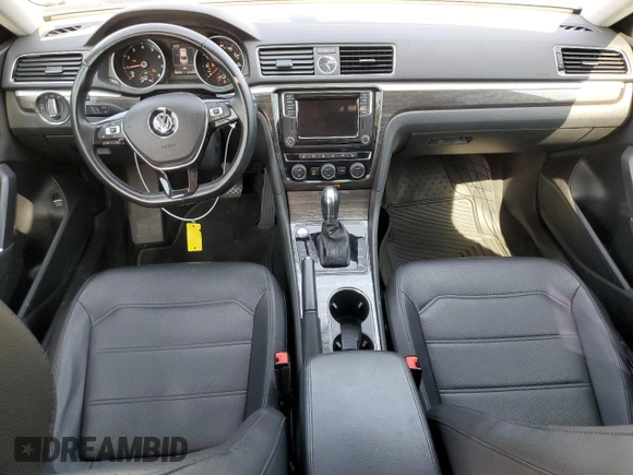 2017 Volkswagen Passat SE z VIN 1VWGT7A39HC003302, wystawiony jako Copart lot #59680985 z przebiegiem 68 919 mil mil oraz Szkoda całkowita • Salvage title. Historia ofert i sprzedaży dostępna na DreamBid. Obrazek 8.