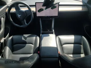 2018 Tesla Model 3 Long Range Battery z VIN 5YJ3E1EB4JF116531, wystawiony jako Copart lot #55609755 z przebiegiem 63 695 mil mil oraz Szkody całkowita. Historia ofert i sprzedaży dostępna na DreamBid. Obrazek 8.