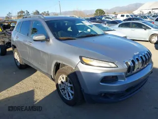 2016 Jeep Cherokee Latitude with VIN 1C4PJMCBXGW118161, listed as a IAAI auction lot 41686583 with 183,431 mi miles. Bid and sale history available at carsss.com. Image 1.