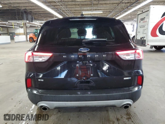 2020 Ford Escape SE z VIN 1FMCU9G66LUB86586, wystawiony jako Copart lot #65367025 z przebiegiem 109 954 mil mil oraz Czysty tytuł • Clean title. Historia ofert i sprzedaży dostępna na DreamBid. Obrazek 6.