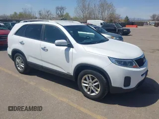 2015 Kia Sorento LX with VIN 5XYKTDA78FG649602, listed as a IAAI auction lot 42010718 with 155,724 mi miles. Bid and sale history available at carsss.com. Image 1.