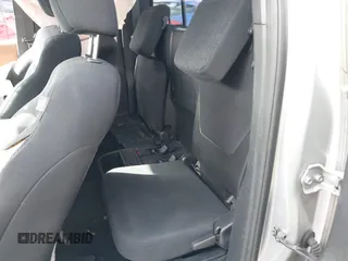2017 Toyota Tacoma SR5 z VIN 5TFRZ5CN1HX042942, wystawiony jako IAAI lot #41719279 z przebiegiem 82 108 mil mil oraz . Historia ofert i sprzedaży dostępna na DreamBid. Obrazek 8.