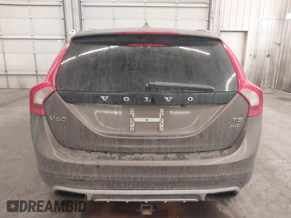 2015 Volvo V60 Cross Country T5 with VIN YV4612HK8F1001602, listed as a IAAI auction lot 41435154 with 143,575 mi miles. Bid and sale history available at carsss.com. Image 17.