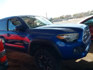 2017 Toyota Tacoma SR5 with VIN 3TMCZ5AN7HM067424, listed as a IAAI auction lot 41648275 with 202,248 mi miles. Bid and sale history available at carsss.com. Image 12.
