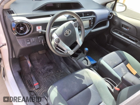 2016 Toyota Prius One z VIN JTDKDTB3XG1126067, wystawiony jako Copart lot #53493875 z przebiegiem 120 837 mil mil oraz Czysty tytuł • Clean title. Historia ofert i sprzedaży dostępna na DreamBid. Obrazek 8.