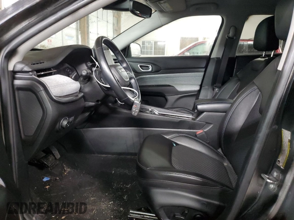 2022 Jeep Compass Latitude z VIN 3C4NJDBB8NT115285, wystawiony jako Copart lot #44131635 z przebiegiem 16 683 mil mil oraz Szkoda całkowita • Salvage title. Historia ofert i sprzedaży dostępna na DreamBid. Obrazek 7.