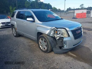 2010 GMC Terrain SLE-2 z VIN 2CTALDEW2A6277343, wystawiony jako IAAI lot #42504868 z przebiegiem 142 737 mil mil oraz . Historia ofert i sprzedaży dostępna na DreamBid. Obrazek 1.