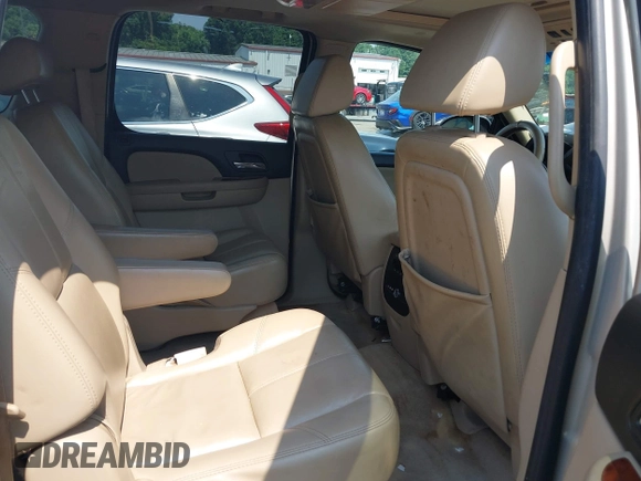 2007 Chevrolet Suburban LT with VIN 3GNFC16027G260735, listed as a IAAI auction lot 42584003 with 177,628 mi miles and . Bid and sale history available at DreamBid. Image 8.
