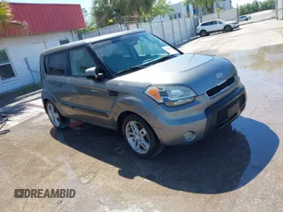 2010 Kia Soul + with VIN KNDJT2A29A7028640, listed as a IAAI auction lot 41820532 with 303,975 mi miles. Bid and sale history available at carsss.com. Image 1.