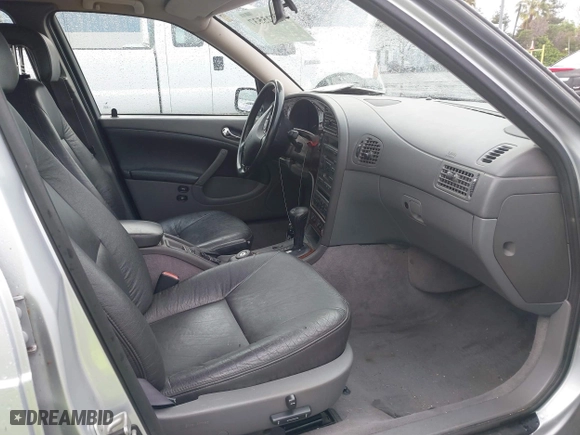 2001 Saab 9-5 with VIN YS3ED48E313047145, listed as a IAAI auction lot 41725537 with 137,708 mi miles. Bid and sale history available at carsss.com. Image 5.