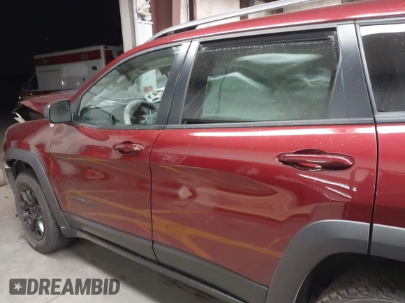 2019 Jeep Cherokee Trailhawk Elite with VIN 1C4PJMBX9KD157485, listed as a IAAI auction lot 41419531 with 63,208 mi miles. Bid and sale history available at carsss.com. Image 14.