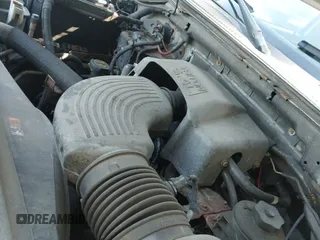 2002 Ford F-150 XLT с VIN 1FTRW08L42KB51063, выставлен на аукционе IAAI как лот 42806080 с пробегом 202 477 миль миль и . История ставок и продаж доступна на DreamBid. Изображение 12.