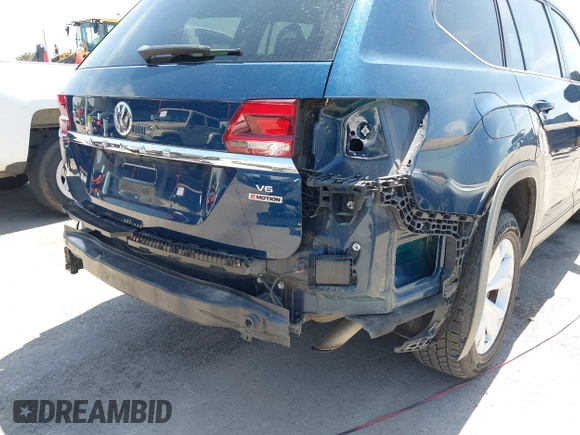 2018 Volkswagen Atlas SE with VIN 1V2LR2CAXJC558200, listed as a IAAI auction lot 42297089 with 95,366 mi miles and . Bid and sale history available at DreamBid. Image 18.
