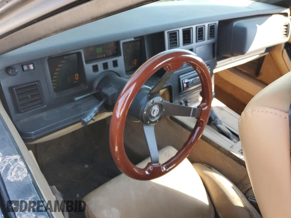 1986 Chevrolet Corvette z VIN 1G1YY0789G5118657, wystawiony jako Copart lot #77743794 z przebiegiem 97 673 mil mil oraz Szkoda całkowita • Salvage title. Historia ofert i sprzedaży dostępna na DreamBid. Obrazek 8.