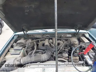 1999 Ford Explorer XLT z VIN 1FMZU32E7XZA43211, wystawiony jako IAAI lot #42162142 z przebiegiem 200 469 mil mil oraz . Historia ofert i sprzedaży dostępna na DreamBid. Obrazek 10.