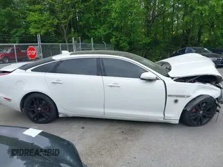 2016 Jaguar XJ Portfolio with VIN SAJWJ2GD8G8W00063, listed as a IAAI auction lot 42076707 with Not provided miles and . Bid and sale history available at DreamBid. Image 13.