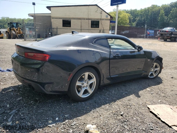 2016 Chevrolet Camaro 2LT with VIN 1G1FD1RXXG0153556, listed as a Copart auction lot 68645114 with 137,915 mi miles and Salvage Title. Bid and sale history available at carsss.com. Image 3.