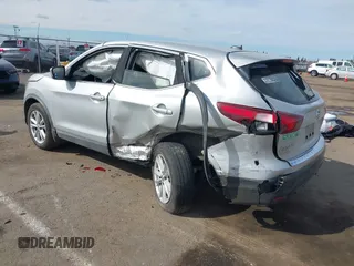 2017 Nissan Rogue S z VIN JN1BJ1CP5HW022009, wystawiony jako IAAI lot #41627266 z przebiegiem 120 966 mil mil oraz . Historia ofert i sprzedaży dostępna na DreamBid. Obrazek 3.