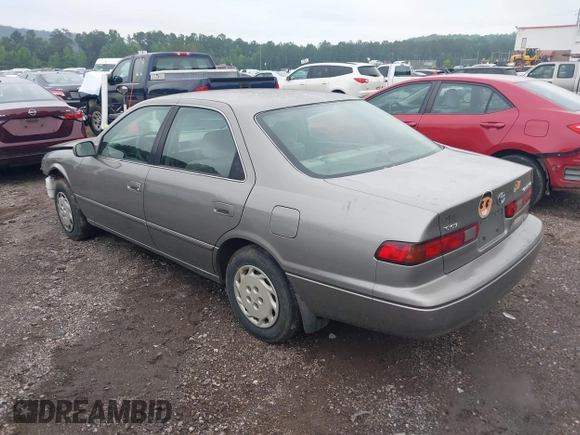 1998 Toyota Camry LE z VIN 4T1BG22KXWU202064, wystawiony jako IAAI lot #42294073 z przebiegiem 245 032 mil mil oraz . Historia ofert i sprzedaży dostępna na DreamBid. Obrazek 3.