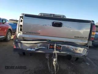 2001 Chevrolet Silverado 3500 LS with VIN 1GCJK33G71F148492, listed as a Copart auction lot 81808714 with 114,563 mi miles and Salvage Title. Bid and sale history available at carsss.com. Image 6.