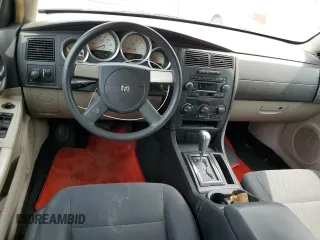 2005 Dodge Magnum SE z VIN 2D8FV48V85H546763, wystawiony jako Copart lot #68345394 z przebiegiem 92 012 mil mil oraz Szkoda całkowita • Salvage title. Historia ofert i sprzedaży dostępna na DreamBid. Obrazek 8.